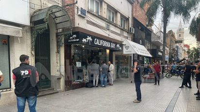 Crimen y misterio en la peatonal: ¿Cómo y cuándo llegó el arbolito al local en donde lo hallaron muerto?