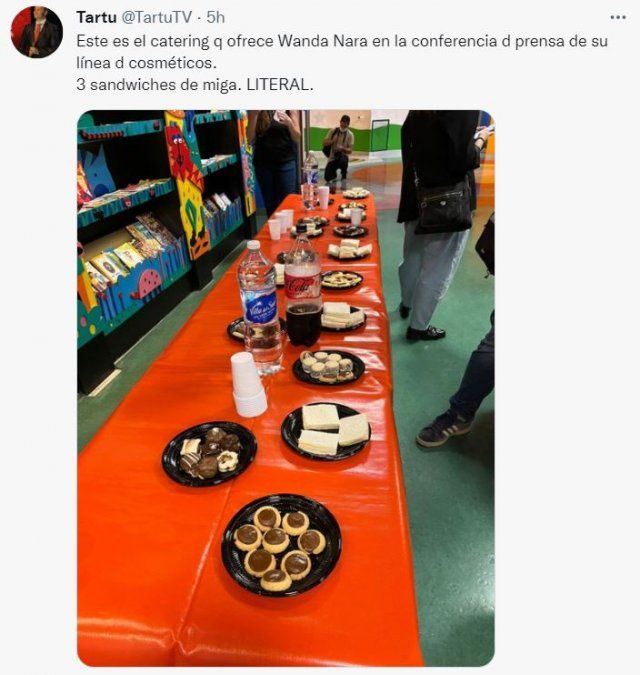 Augusto Tartúfoli publicó una foto del "miserable" catering que Wanda Nara les ofreció a los periodistas.
