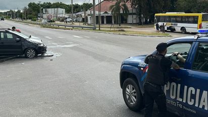 Accidente en Ruta 1: un auto y un colectivo protagonizaron un choque y una mujer resultó herida
