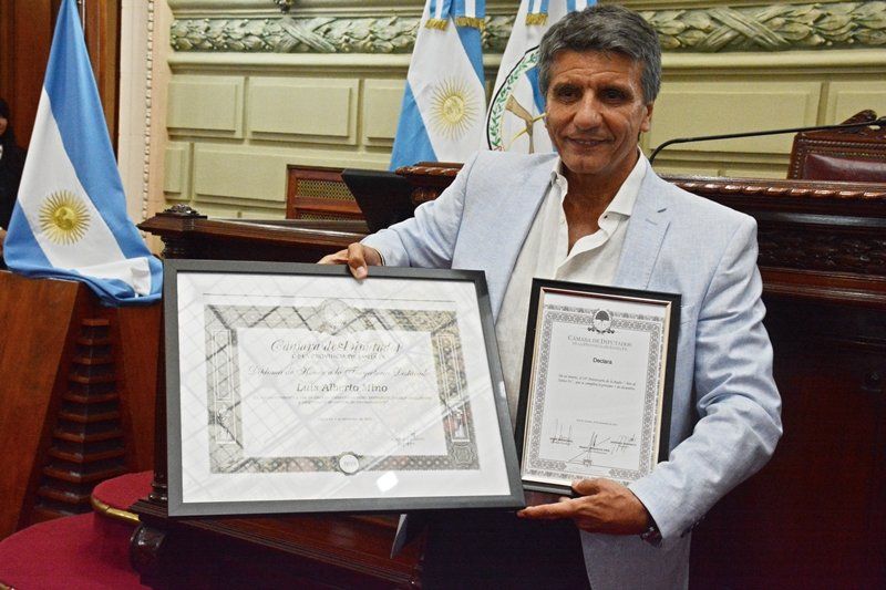 Diputados entregó Diploma de Honor a la Trayectoria Destacada a Luis Mino