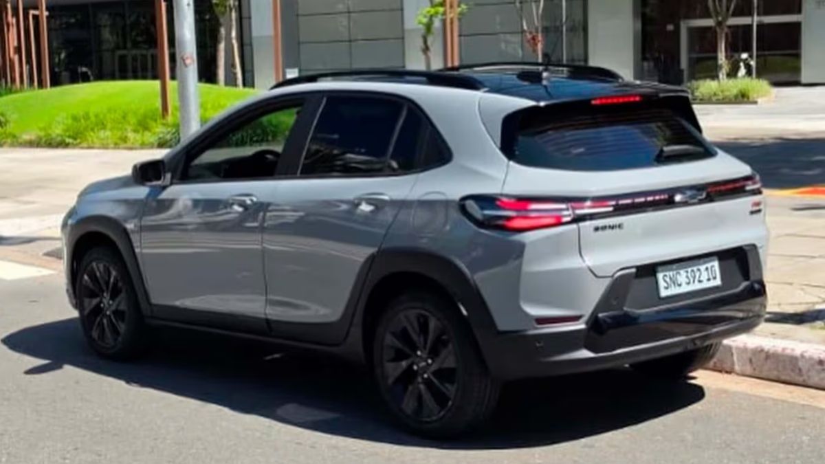 El Sonic no solo será un modelo más: representa una apuesta fuerte de Chevrolet para ganar terreno en el segmento SUV, el de mayor crecimiento en los últimos años. El Sonic no solo será un modelo más: representa una apuesta fuerte de Chevrolet para ganar terreno en el segmento SUV, el de mayor crecimiento en los últimos años.