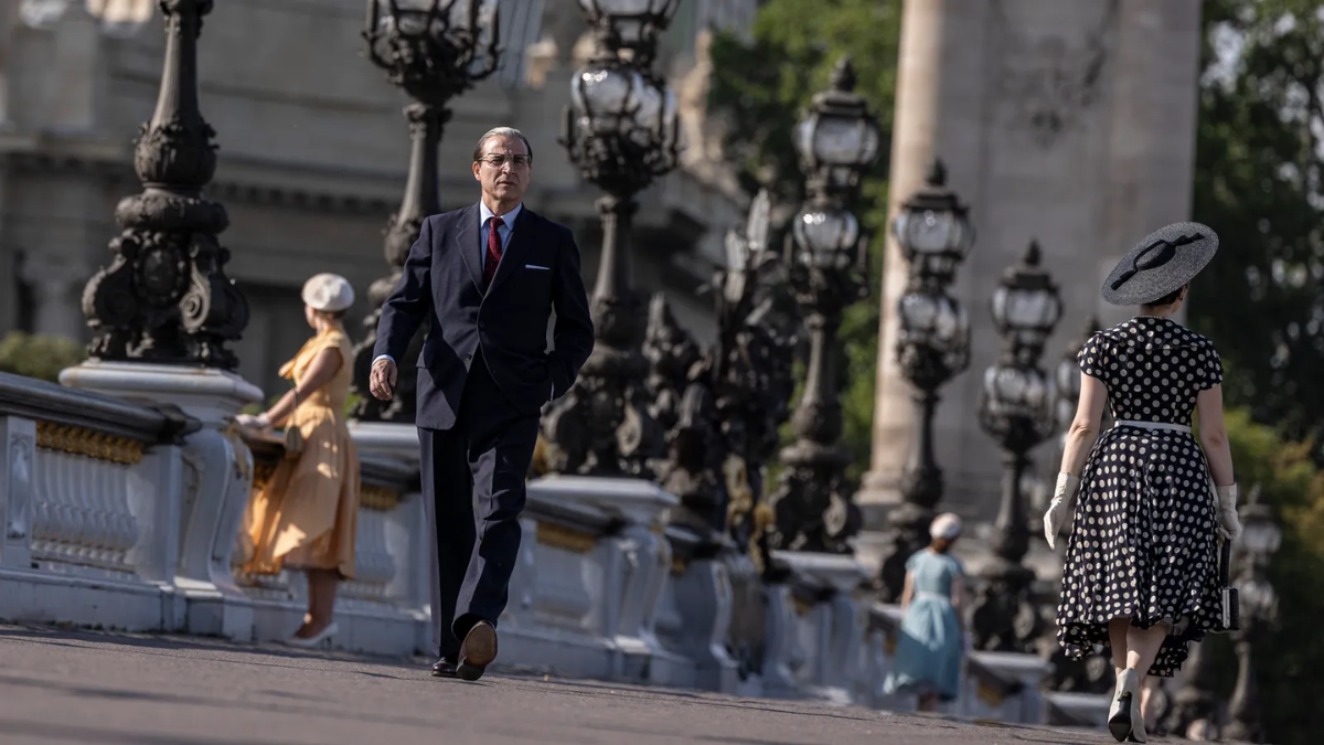 Alberto San Juan da vida a Cristóbal Balenciaga, capturando la esencia del legendario diseñador Alberto San Juan da vida a Cristóbal Balenciaga, capturando la esencia del legendario diseñador