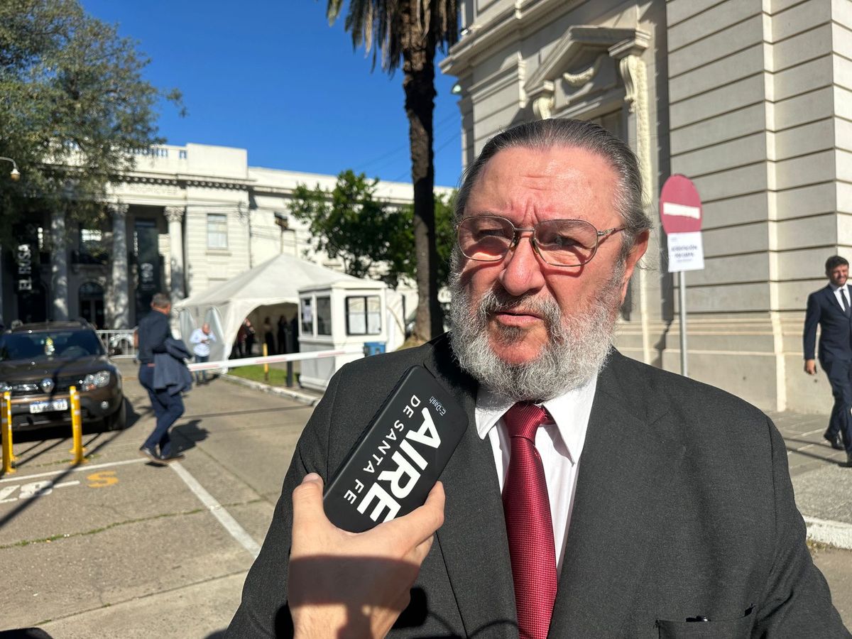 Santiago Mascheroni dialogó con AIRE en el día de la jura de la Constitución del 25 en Santa Fe. Santiago Mascheroni dialogó con AIRE en el día de la jura de la Constitución del 25 en Santa Fe.