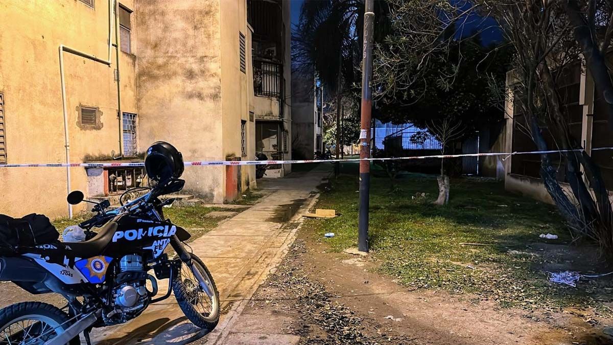 Un joven recibió un disparo en la espalda después de que le robaran el celular y la billetera.