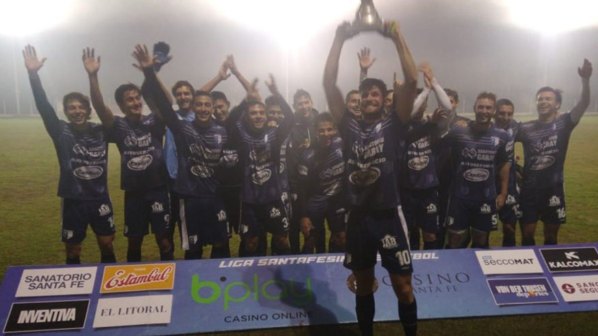 La Salle goleó 8-1 a Gimnasia y se consagró campeón del cuadrangular clasificatorio a la Copa Santa Fe 2022.