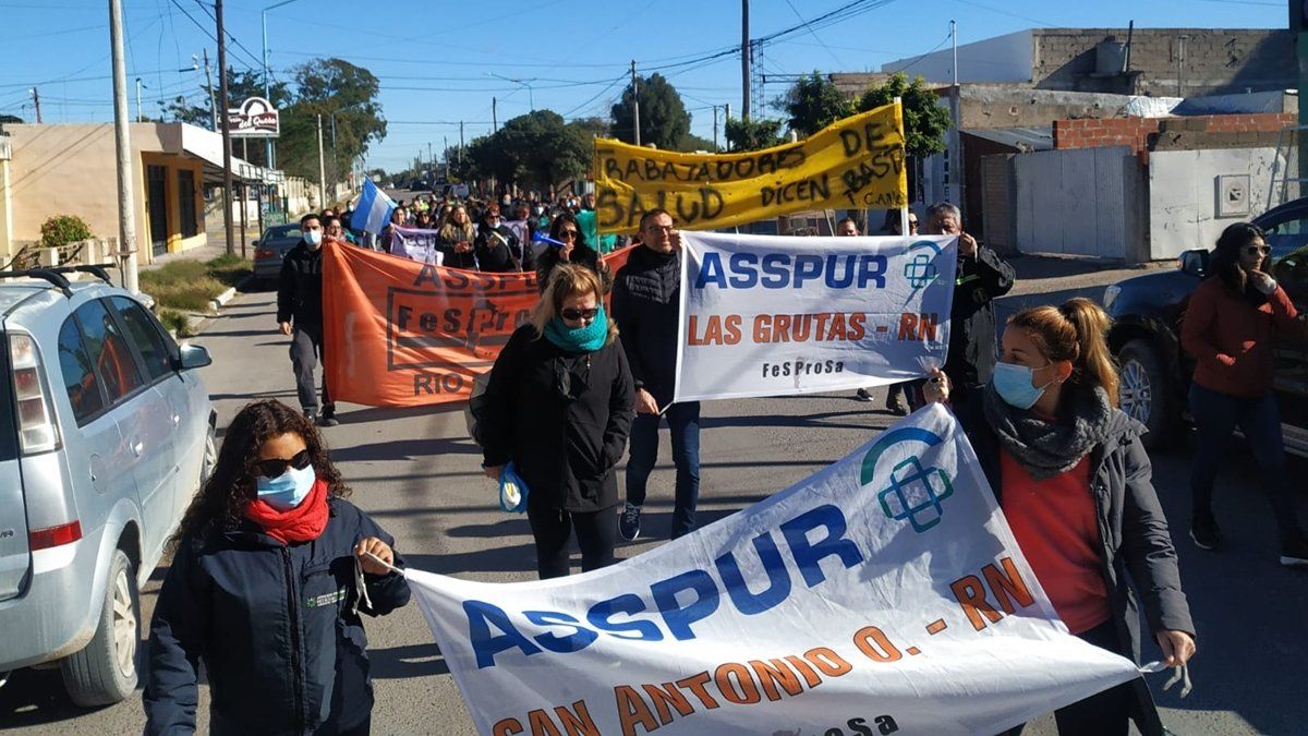 Las delegaciones de la Federación Sindical de Profesionales de la Salud (Fesprosa) de varias provincias iniciaron hoy paros o convocaron a protestas y marchas en demanda de una variada agenda de reivindicaciones.