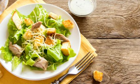 La ensalada César es una receta sencilla y deliciosa que puedes disfrutar en cualquier momento. La ensalada César es una receta sencilla y deliciosa que puedes disfrutar en cualquier momento.