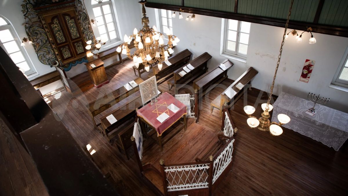 La Sinagoga Brener conserva su mobiliario original de 1905, resistiendo como un emblema arquitectónico de la fe en el departamento Castellanos. La Sinagoga Brener conserva su mobiliario original de 1905, resistiendo como un emblema arquitectónico de la fe en el departamento Castellanos.