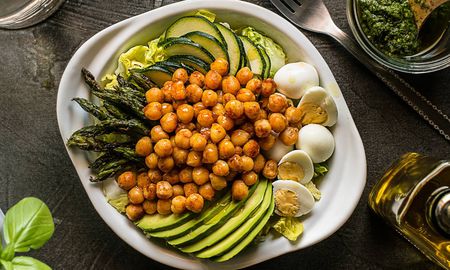 Ensalada de garbanzos para llevar una alimentación consciente. Ensalada de garbanzos para llevar una alimentación consciente.
