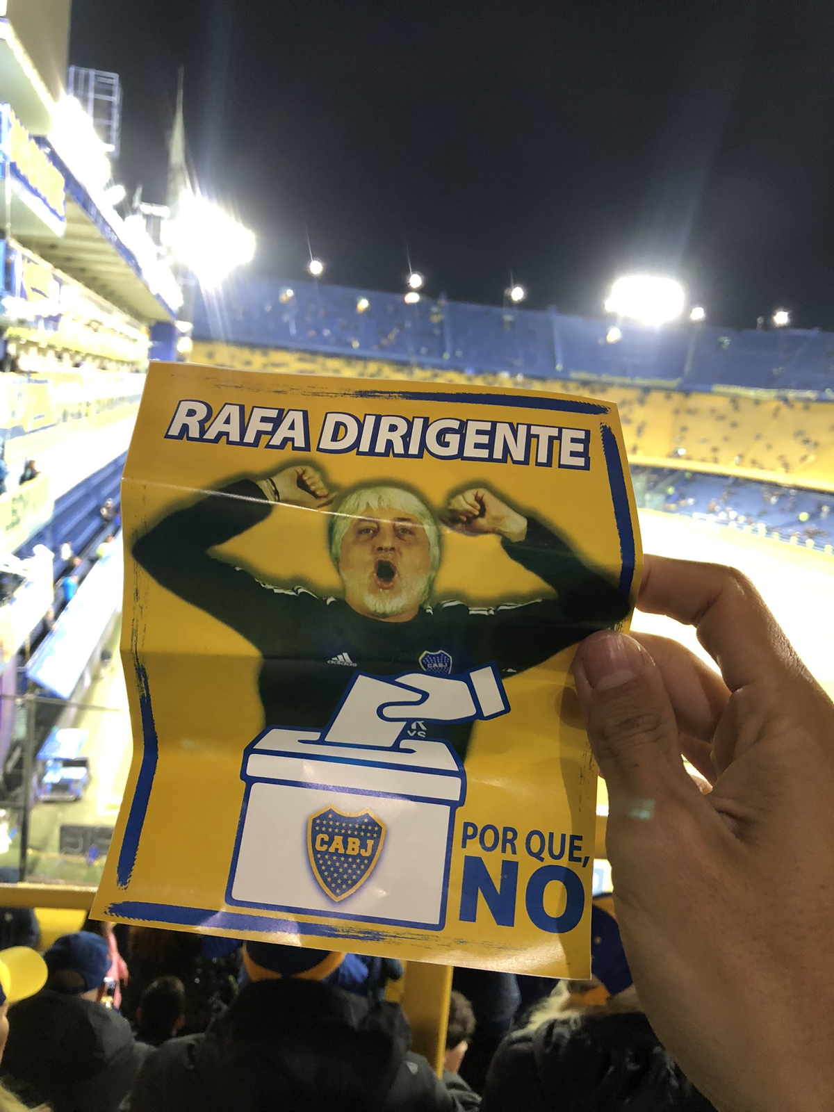 A seis meses de las elecciones, se repartieron algunos folletos de candidatos, pero un nombre llamó la atención de todos: Rafael Di Zeo.