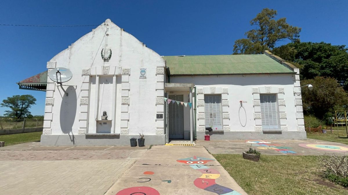 La votación se desarrolló en la escuela General San Martín de Güemes, donde hasta el mediodía solo 22 personas de un padrón de alrededor de 90 habitantes habían emitido su voto.