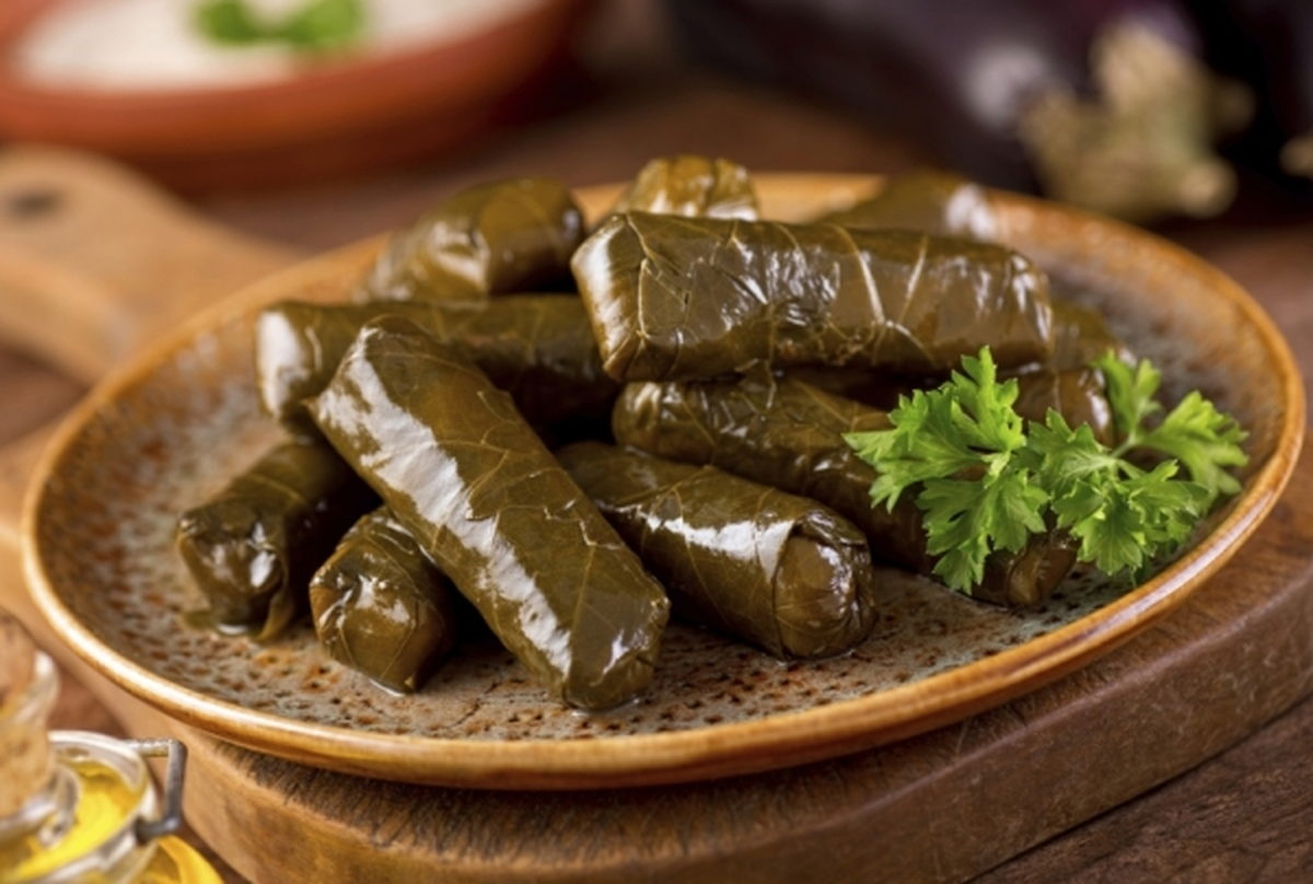 Yaprak es el nombre genérico para un alimento elaborado con hojas de parra, principalmente de una variedad de uva denominada uva sultana, rellenas de carne de cerdo o cordero y arroz, más condimentos.