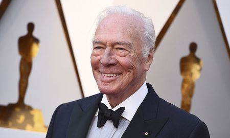 El veterano actor Christopher Plummer, famoso por su papel en La novicia rebelde, murió hoy a los 91 años. Había nacido en Toronto en 1929 y ostenta el récord de ser el más longevo ganador del Oscar, en 2011, por la película Beginners. El veterano actor Christopher Plummer, famoso por su papel en La novicia rebelde, murió hoy a los 91 años. Había nacido en Toronto en 1929 y ostenta el récord de ser el más longevo ganador del Oscar, en 2011, por la película Beginners.