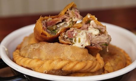 Todos los detalles para hacer empanadas de bondiola de la mano de Guillermo Calabrese. Todos los detalles para hacer empanadas de bondiola de la mano de Guillermo Calabrese.