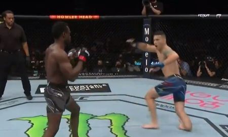 Chris Weidman se fracturó la tibia y el peroné a los 17 segundos de su combate con Uriah Hall en el UFC. Chris Weidman se fracturó la tibia y el peroné a los 17 segundos de su combate con Uriah Hall en el UFC.