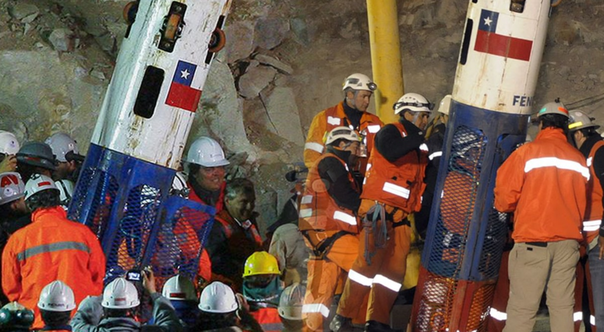 Rescatan vivos a 33 mineros que llevaban 69 días atrapados