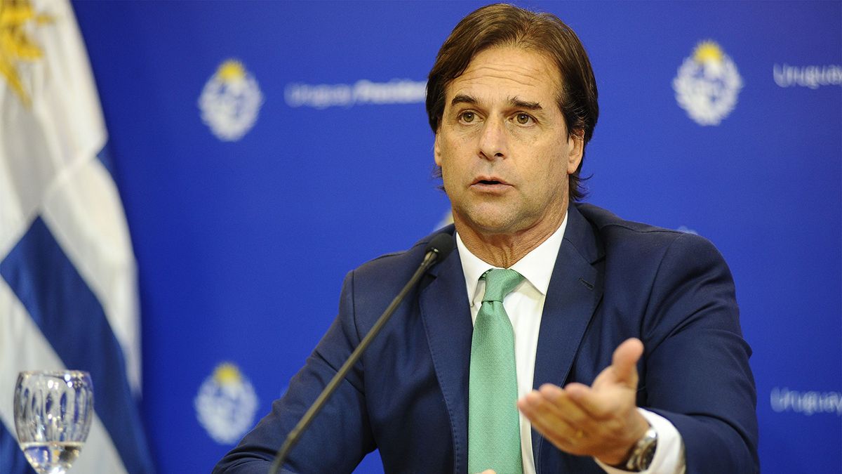 “Vamos a aplicar la ley vigente”, advirtió el presidente de Uruguay, Luis Lacalle Pou este martes al anunciar las medidas restrictivas en el país limítrofe. 