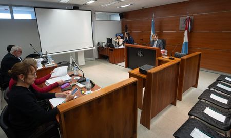 El histórico debate se desarrolló en una de las salas penales de los tribunales de San Cristóbal. El histórico debate se desarrolló en una de las salas penales de los tribunales de San Cristóbal.