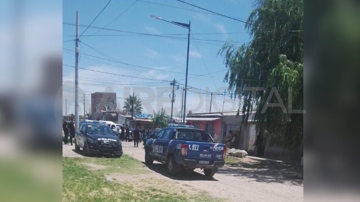 El ladrón se escondió en su casa y fue cercado por la policía