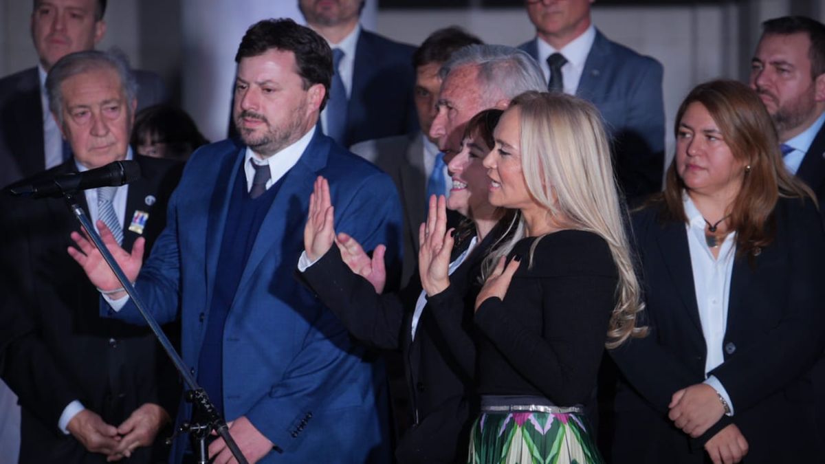 La Fiscal General del MPA, María Cecilia Vranicich, y la Defensora Provincial, Estrella Moreno Robinson, el día de la jura a la nueva Constitución de Santa Fe.  La Fiscal General del MPA, María Cecilia Vranicich, y la Defensora Provincial, Estrella Moreno Robinson, el día de la jura a la nueva Constitución de Santa Fe.