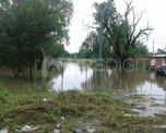 En la zona de barrio Yapeyú y sobre todo en La Ranita el agua escurre con lentitud hacia los reservorios del Salado. En la zona de barrio Yapeyú y sobre todo en La Ranita el agua escurre con lentitud hacia los reservorios del Salado.