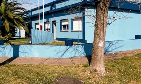 El episodio tuvo lugar en la localidad de Villa Domínguez y el que encontró la trágica escena fue el hijo de la mujer. El episodio tuvo lugar en la localidad de Villa Domínguez y el que encontró la trágica escena fue el hijo de la mujer.