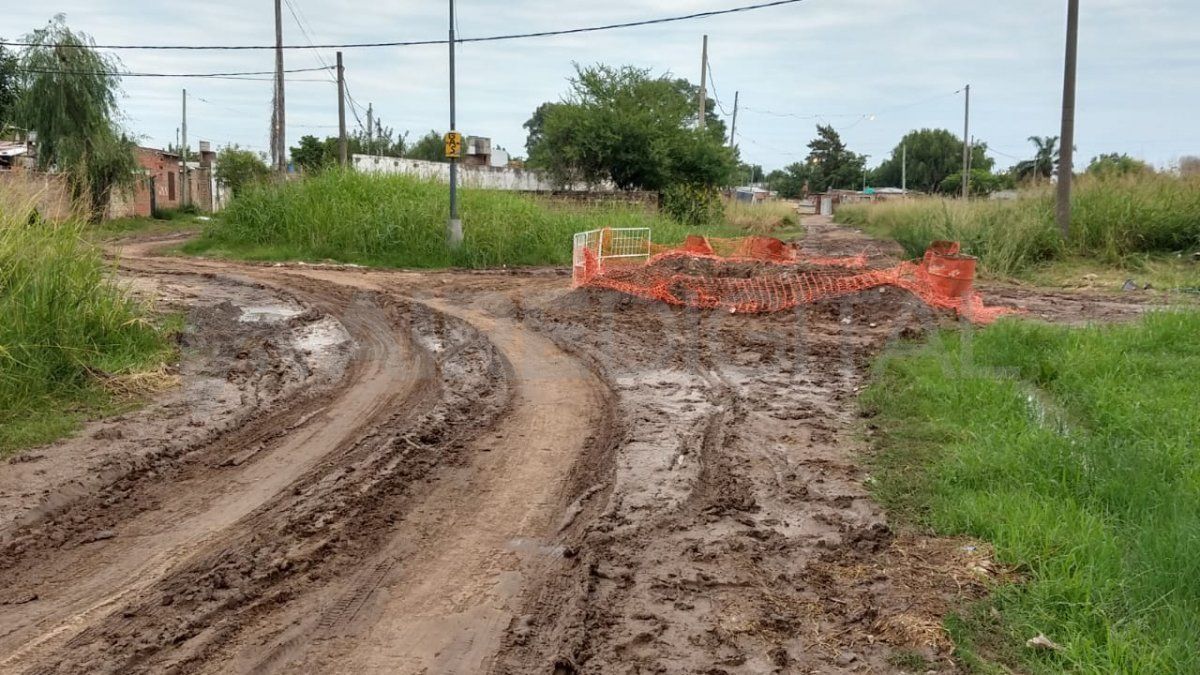 La obra del cordón quedó a medio hacer en barrio Nueva Pompeya.