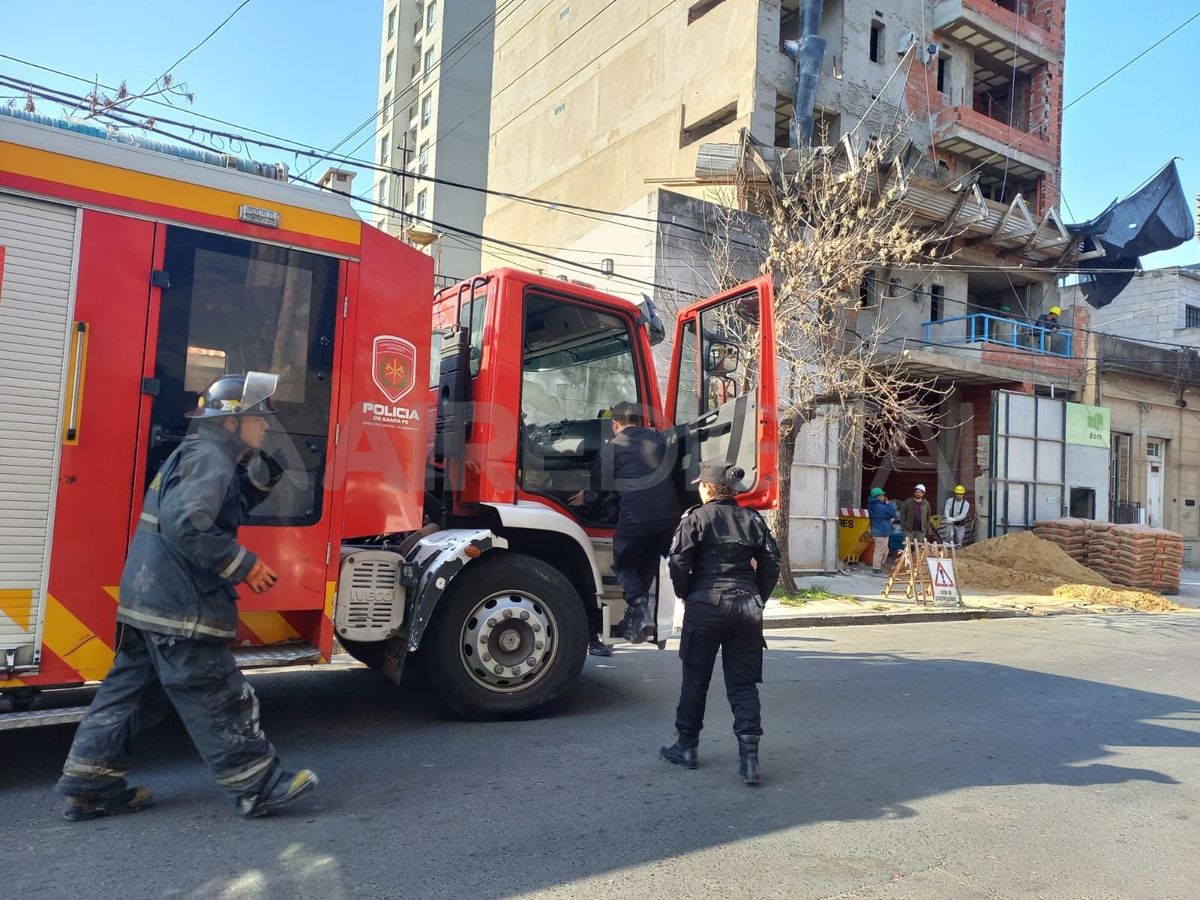 Accidente en una obra en construcción: un obrero cayó de altura al foso de un futuro ascensor