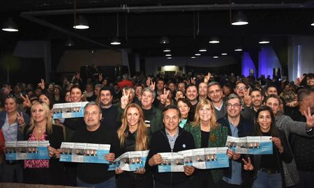 Del acto participaron todos los precandidatos a diputados nacionales por Santa Fe de Unión por la Patria.