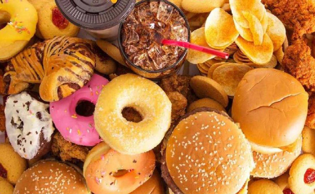 Por qué el cerebro es adicto a la comida ultraprocesada según expertos