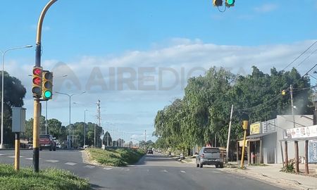 El semáforo del kilómetro 5,5 de la Ruta Provincial 1 fue arreglado esta tarde, tras el triple accidente de la mañana. El semáforo del kilómetro 5,5 de la Ruta Provincial 1 fue arreglado esta tarde, tras el triple accidente de la mañana.