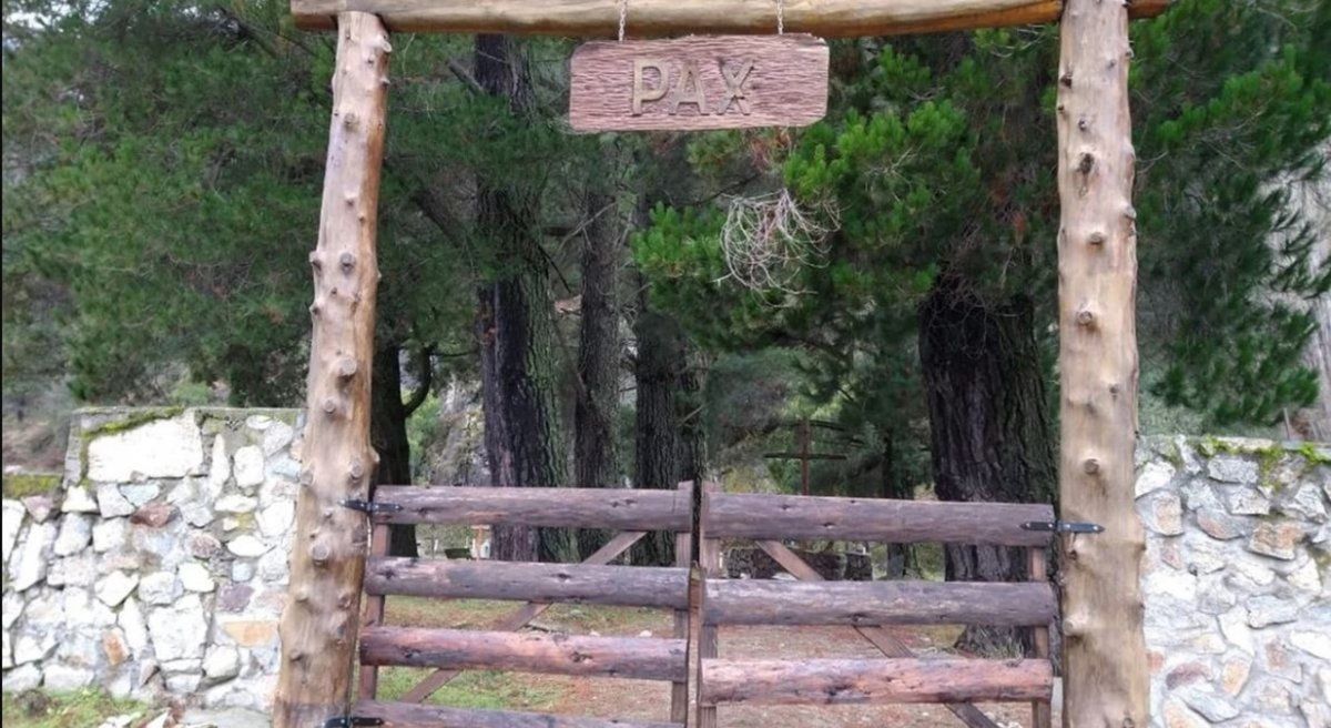 Su mamá se murió y cuando quiso enterrarla el cementerio estaba cerrado.