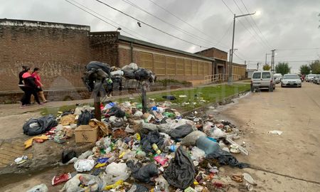 Los microbasurales se encuentran en inmediaciones de Monseñor Zaspe y Aguado, de la ciudad de Santa Fe. Los microbasurales se encuentran en inmediaciones de Monseñor Zaspe y Aguado, de la ciudad de Santa Fe.