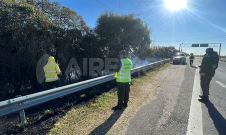 Nuevos incendios de pastizales se produjeron a la vera de la Ruta Nacional 168. Nuevos incendios de pastizales se produjeron a la vera de la Ruta Nacional 168.