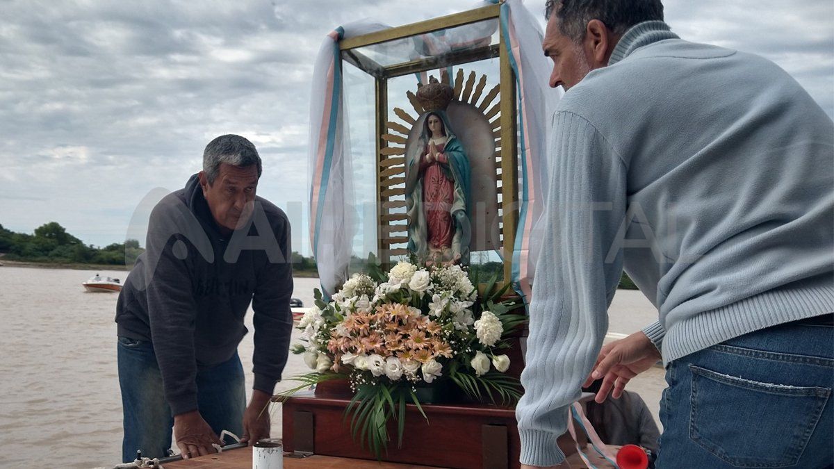 La Segunda Procesión Náutica a la Virgen de Guadalupe consolida una nueva tradición en la ciudad de Santa Fe.