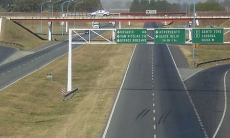 Un remisero asaltó a sus pasajeros en Santo Tomé. Un remisero asaltó a sus pasajeros en Santo Tomé.