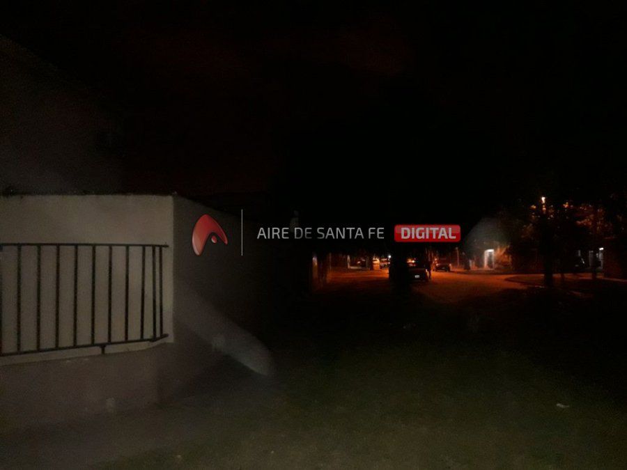 Las Flores II: Vecinos cansados de vivir hace un año y medio sin luz