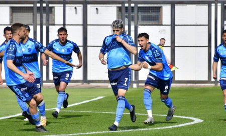 San Telmo le ganó 4 a 0 a Arsenal de Sarandí en el estadio de Tristán Suarez, donde jugará hasta fin de año. San Telmo le ganó 4 a 0 a Arsenal de Sarandí en el estadio de Tristán Suarez, donde jugará hasta fin de año.