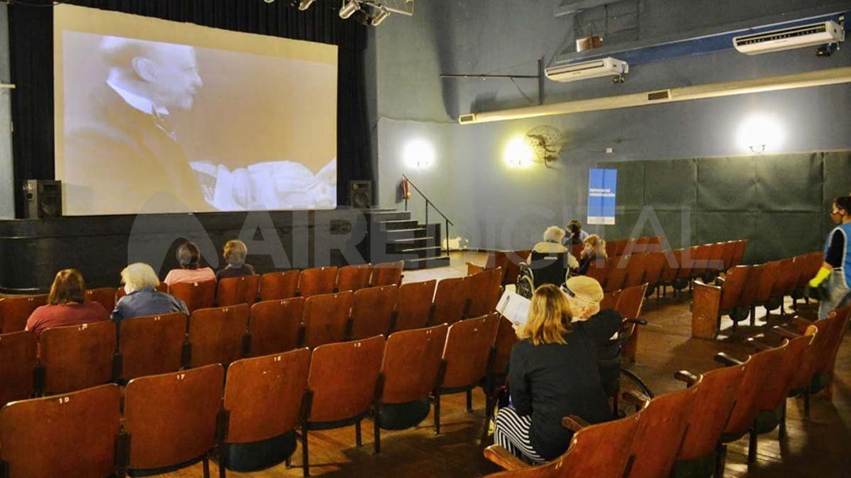 En el cine se proyectaron cortometrajes de Charles Chaplin.&nbsp;