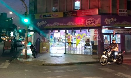 Desde una de las computadoras, el hombre clonó los sistemas de envío de dinero al exterior con los que trabaja el negocio y realizó transferencias a cinco países distintos. Desde una de las computadoras, el hombre clonó los sistemas de envío de dinero al exterior con los que trabaja el negocio y realizó transferencias a cinco países distintos.