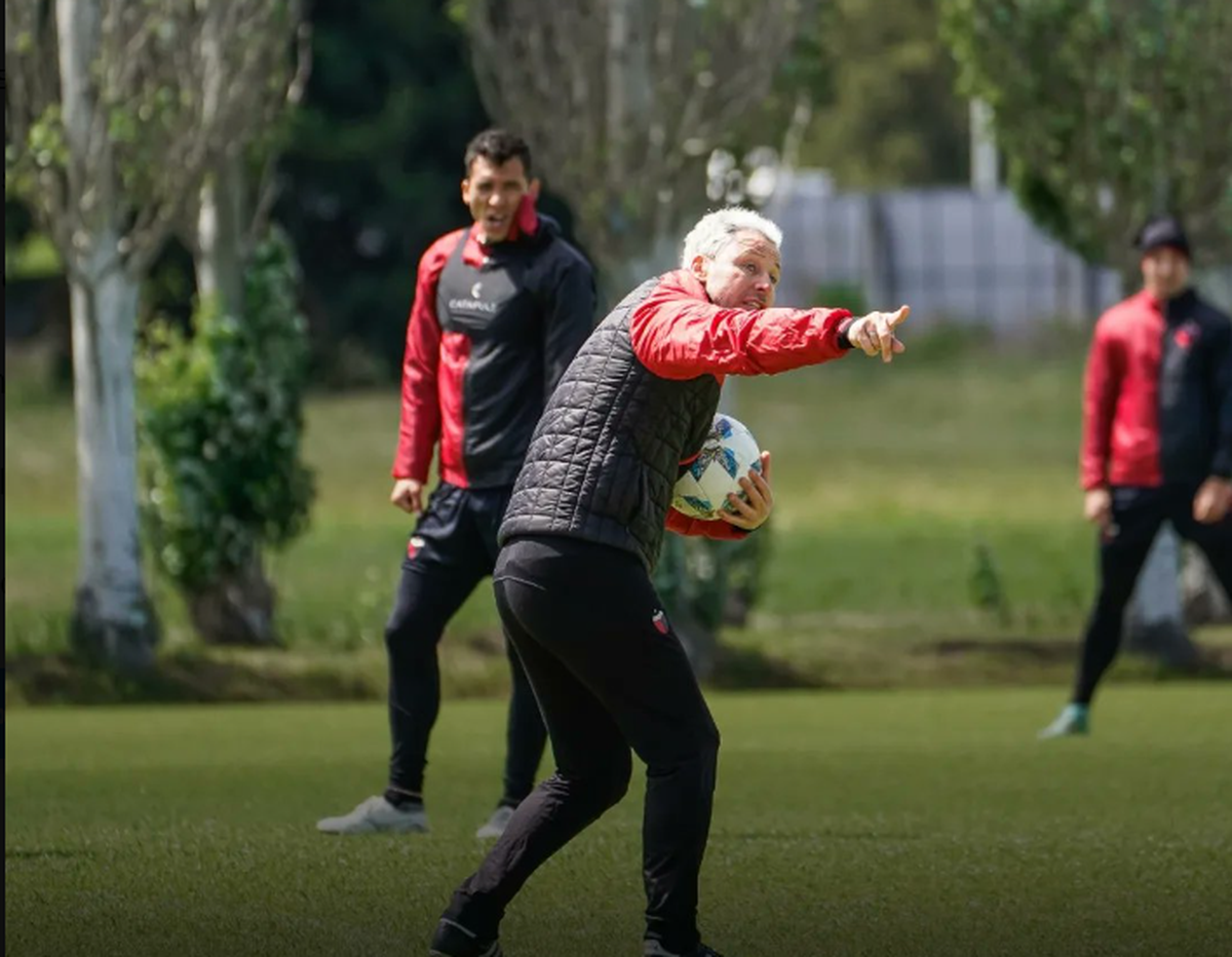 Israel Damonte en el entrenamiento de Colón. Israel Damonte en el entrenamiento de Colón.