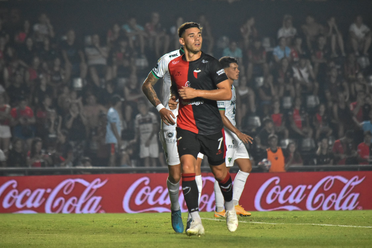 Colón abonó una multa a la FIFA por el incumplimiento de pago por la compra del pase de José Neris. Colón abonó una multa a la FIFA por el incumplimiento de pago por la compra del pase de José Neris.