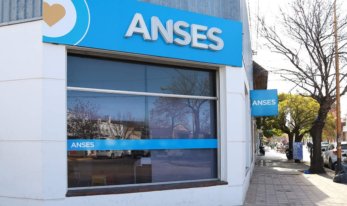 ANSES paga bono a monotributistas: quiénes cobran en septiembre.