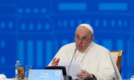 El Papa y líderes religiosos piden que la política mundial abandone toda retórica agresiva. El Papa y líderes religiosos piden que la política mundial abandone toda retórica agresiva.