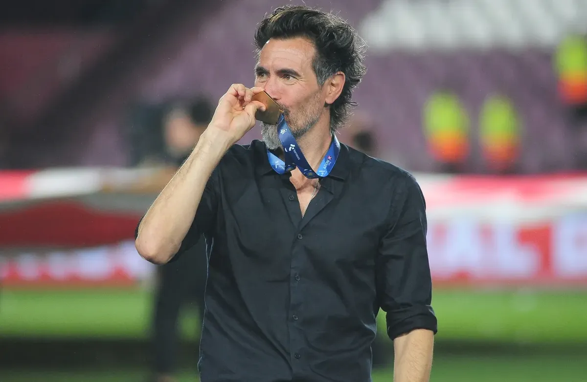 Eduardo Domínguez sacó campeón a Estudiantes de la Copa Argentina 2023 y la Copa de la Liga 2024. Eduardo Domínguez sacó campeón a Estudiantes de la Copa Argentina 2023 y la Copa de la Liga 2024.