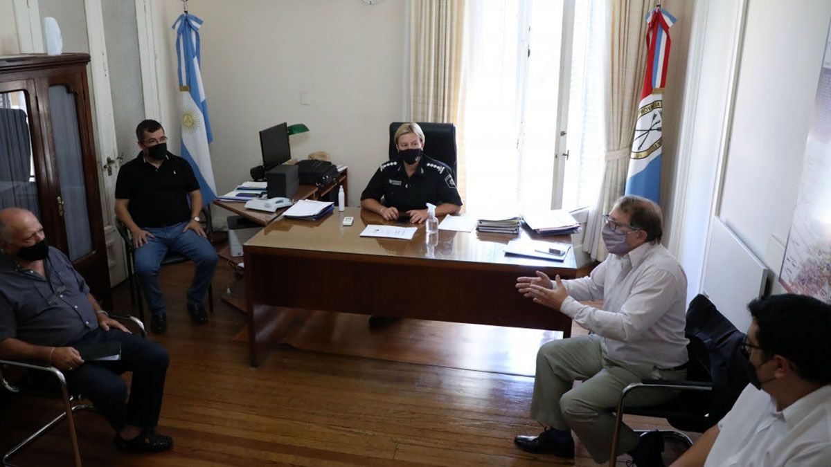 Autoridades policiales se reunieron con representantes del sindicato de taxistas.&nbsp;