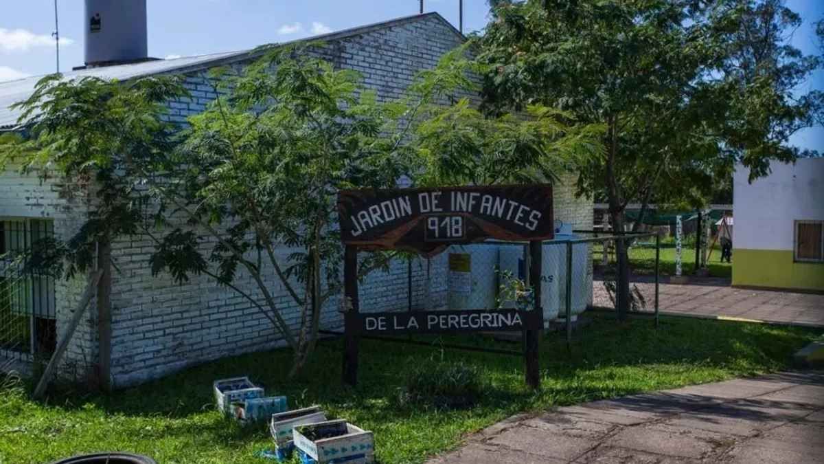 Un portero fue acusado de abusar de una nena. 
