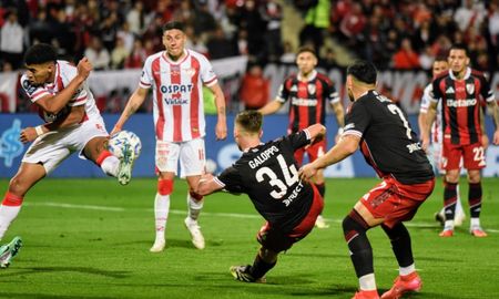 Segundo tiempo: Unión y River igualan 0 a 0. Segundo tiempo: Unión y River igualan 0 a 0.