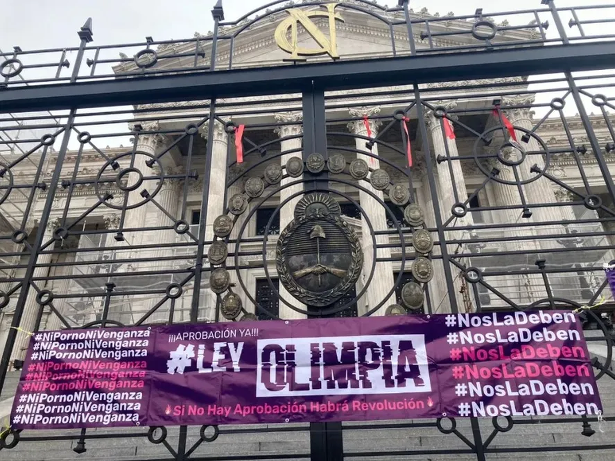 Si miramos material íntimo difundido sin consentimiento, somos parte del abuso.