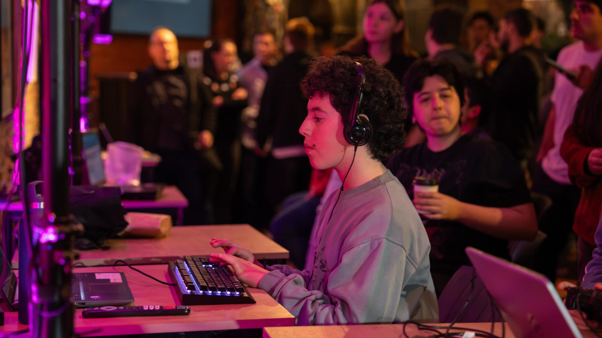Desde desarrollos independientes hasta proyectos de estudios locales, la Santa Fe Games Jam 2026 se consolida como uno de los principales encuentros de la industria de los videojuegos en la región.